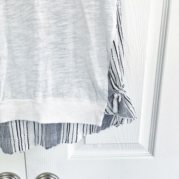 Little Yellow Button Anthropologie Contrasting Cinched Short Sleeve Shirt - Picture 4 of 6